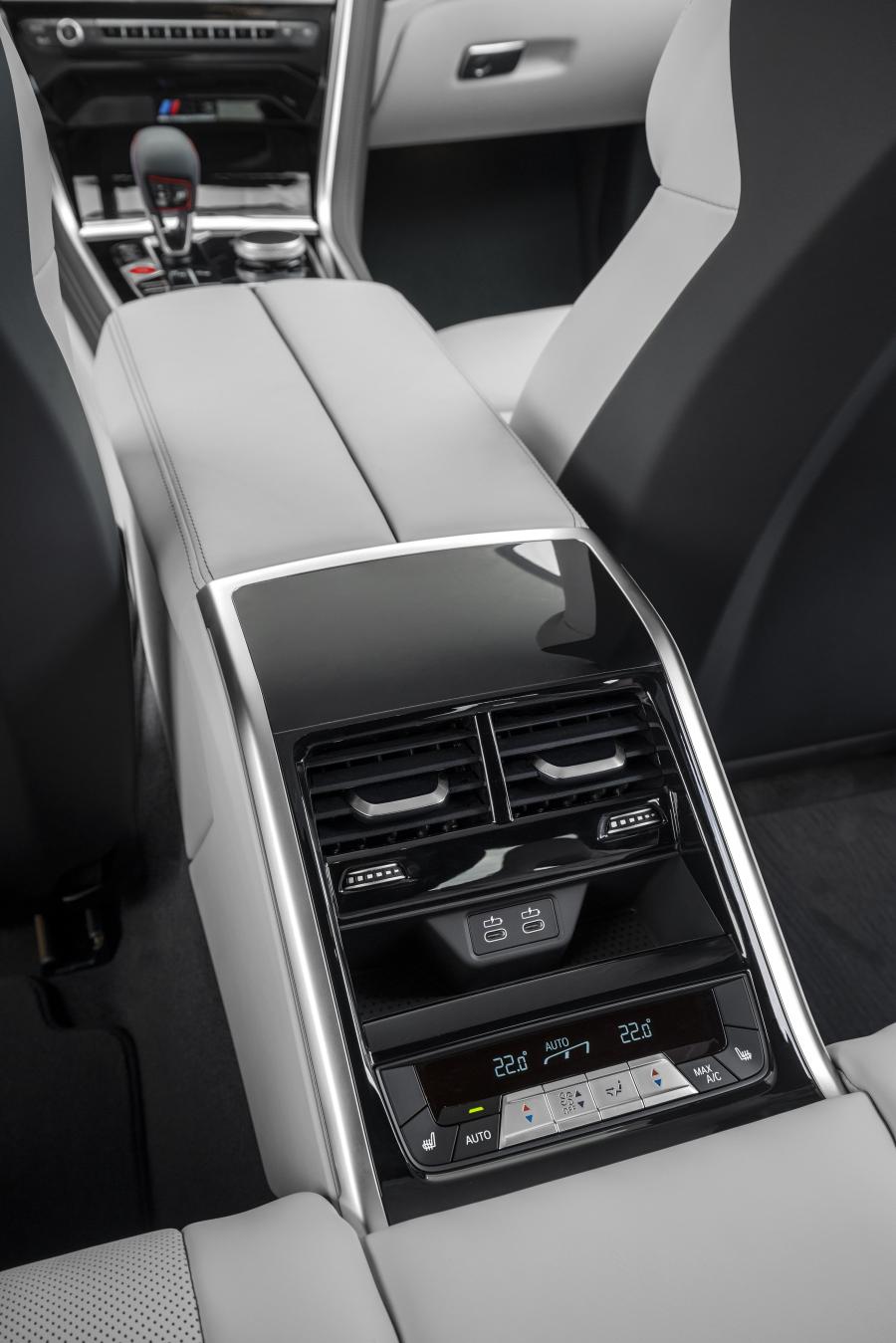 Детали интерьера BMW M8 Competition Gran Coupe (F93) 2019 года  (WW) (фото 66 из 139)